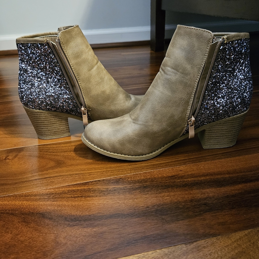 Tan Ankle Boots w/Sequenced Detailing
